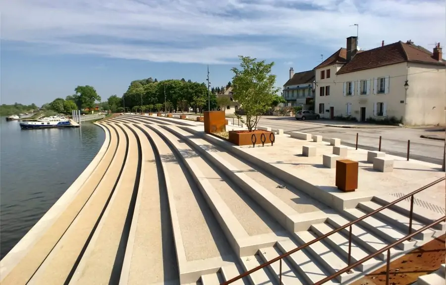 Quais_Seurre-scaled-900x575